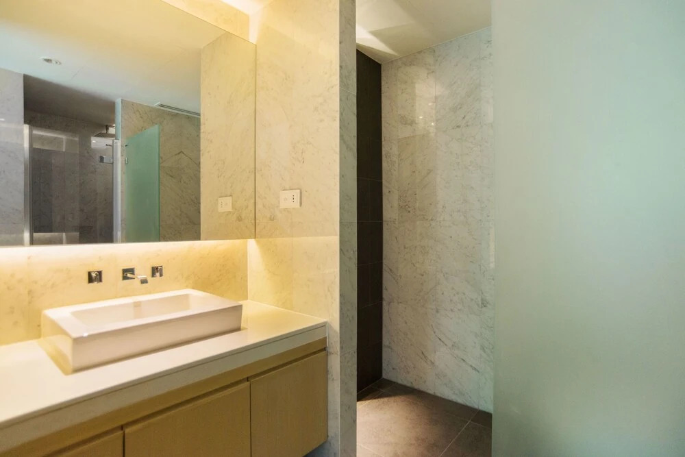 Lux Contemporary Condo By Favstay