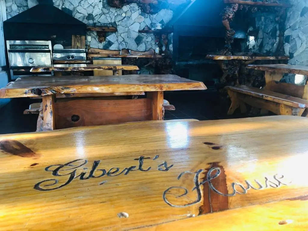 Apart-Hotel Giberts House