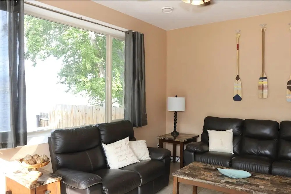 Lakefront Cottage at Nk'mip Campground - 4 Br Cabin