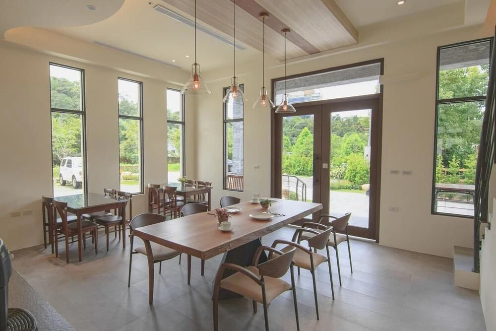 Hu An--The Lakeside House