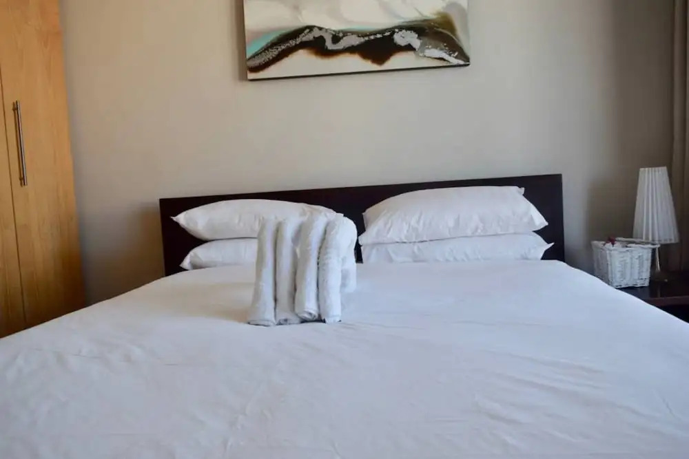 Relaxing 2 Bedroom Rockwell Apartment Suite