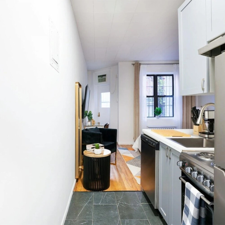 74-1c New Studio With Private Outdoors - GYM