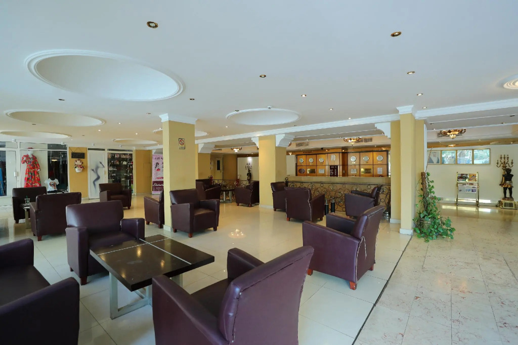 OYO 112 Semiramis Hotel