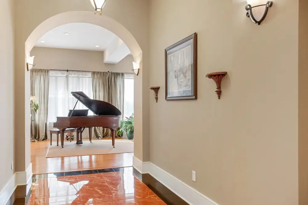 300 Drayton Condo 4 Bedrooms 3.5 Bathrooms Condo