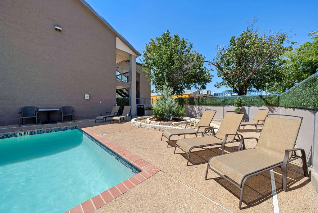 Days Inn by Wyndham Round Rock