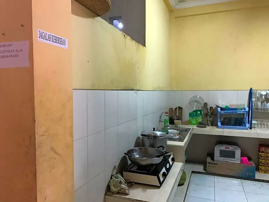 OYO Life 3082 Kost Putri Wonorejo