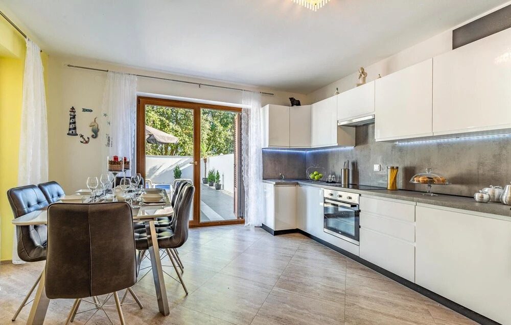 Gorgeous Home In Banjole