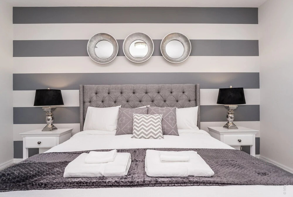 Avenger's, Frozen and Alice in Wonderland Themed Rooms! Private Pool and Modern Decor!