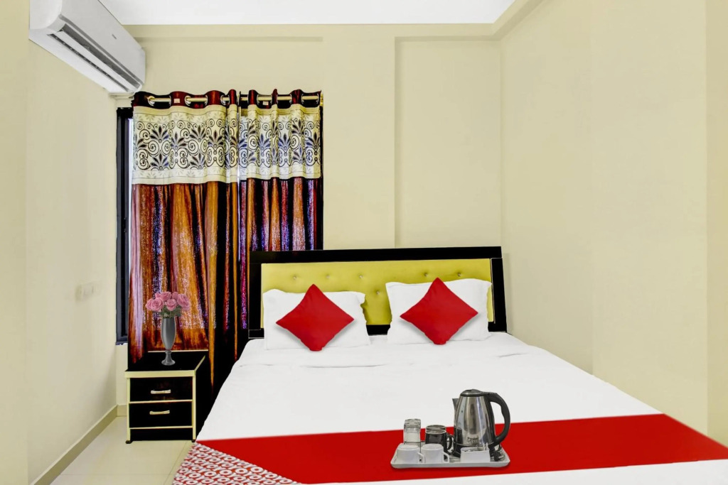 OYO Flagship 70003 Ap Royal Rooms