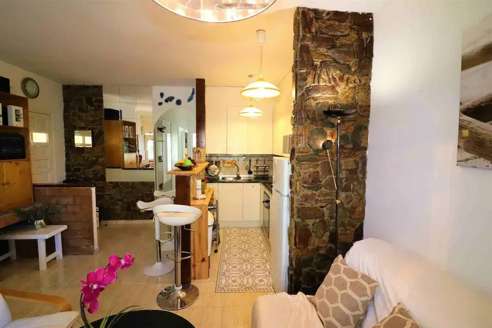 Roses Beach Apartment for 6