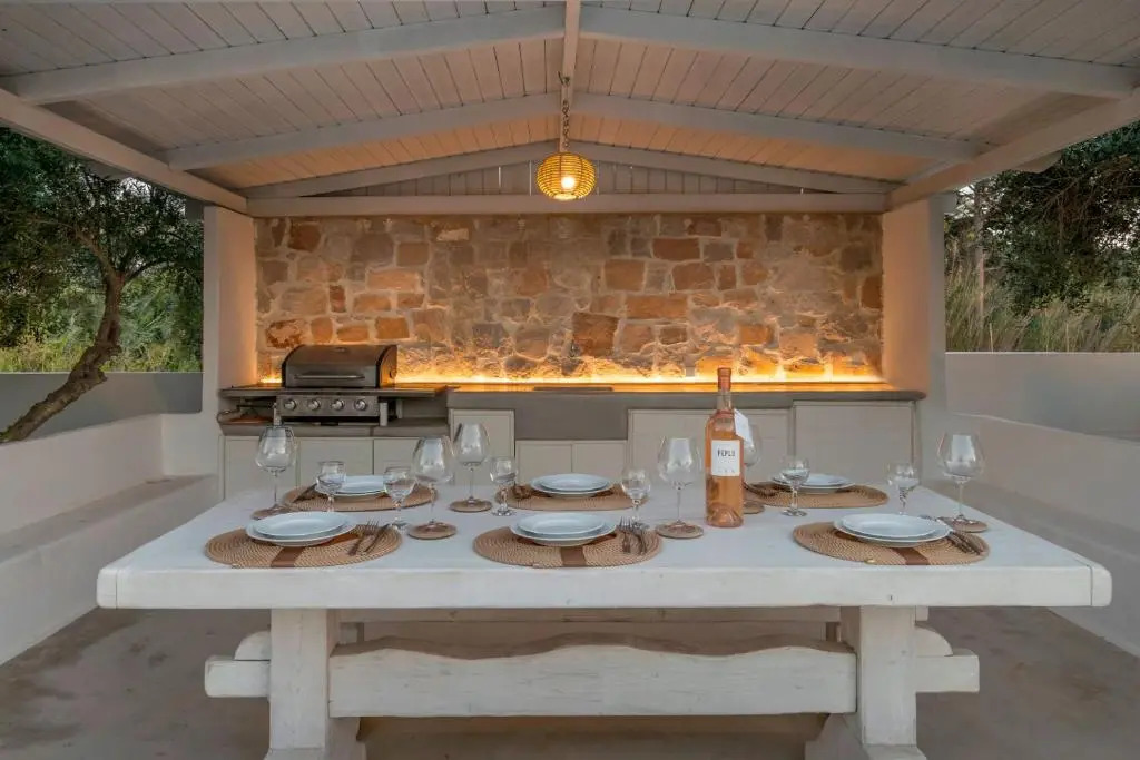 Villa Eva Milos near the beach and Adamas