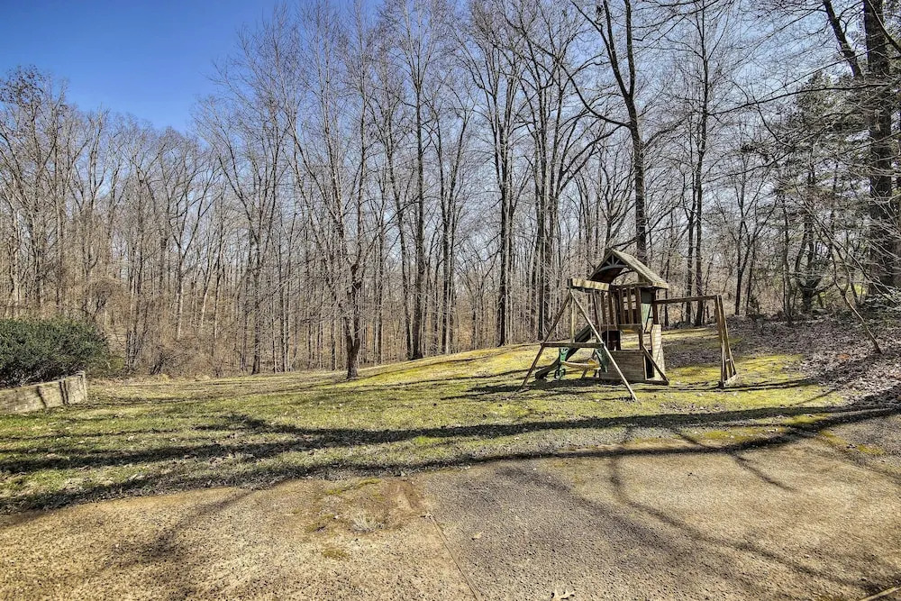 The White Elephant Inn Getaway w/ Pool & Hot Tub!