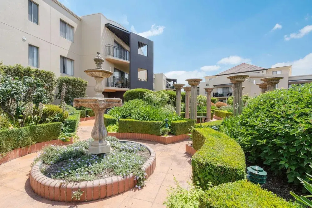 Sleek 2-bed Apartment in Vibrant Kingston