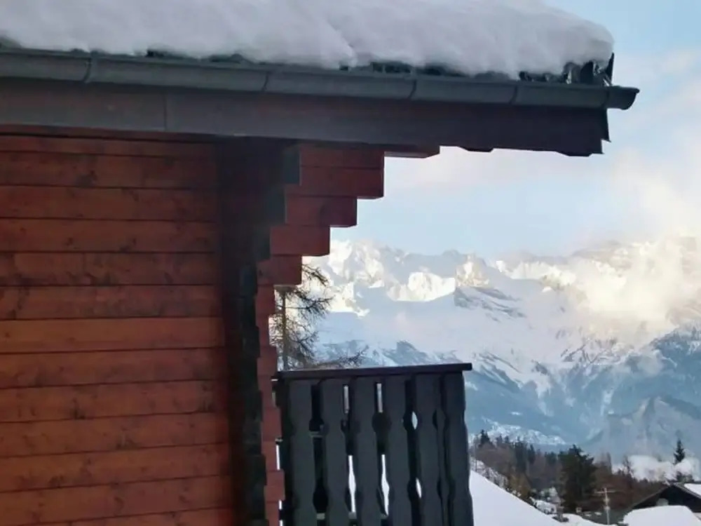 Luxurious Chalet in Riddes with Hot Tub