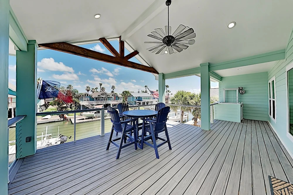 New Canal-front W/ Private Pool, Spa & Dock! 4 Bedroom Home