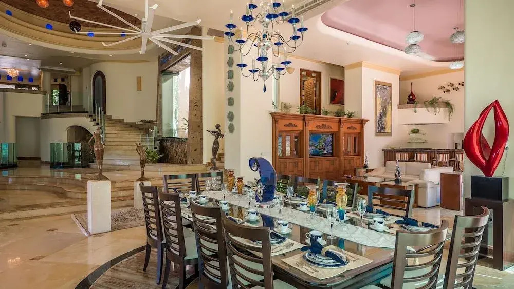 Penthouse With Amazing Views, and Luxury Throughout