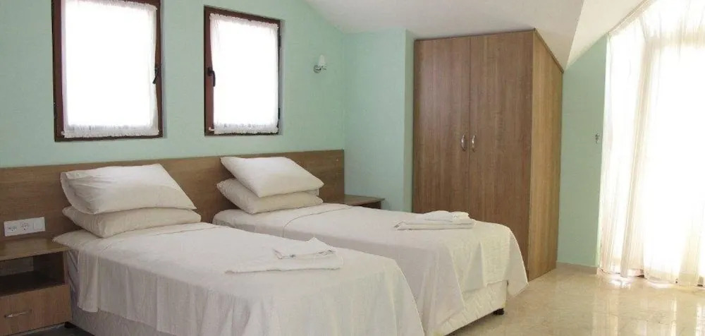 Villa LMP1 by JoyLettings