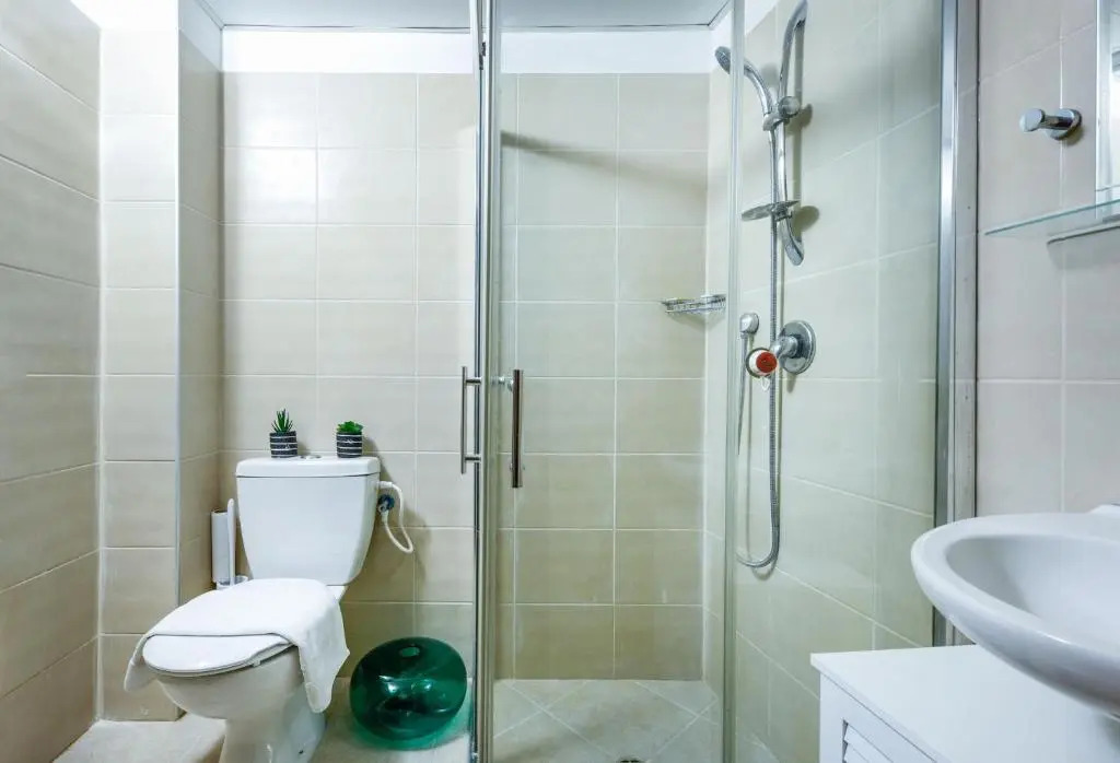 Beautiful 2BD Apt with Balcony by Sea N' Rent