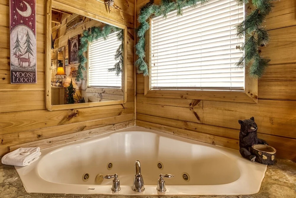 ERN854 - Wagon Wheel Lodge - Great Location! Close To All The Action! cabin