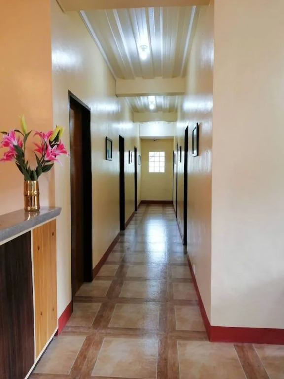 Yolly's Tourist Inn - Hostel