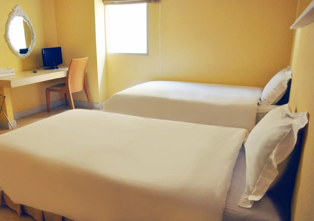 Hotel B