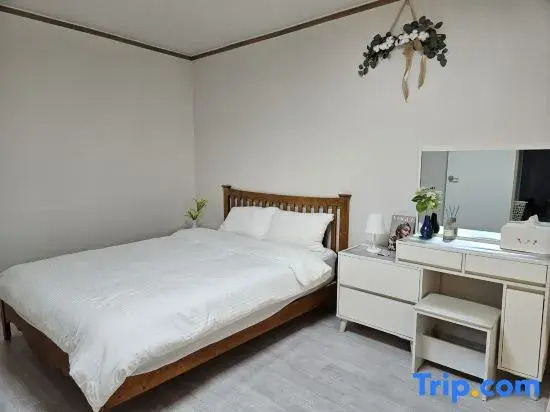 Right next to quiet residential area, spacious garden3 rooms (Q, Q,SS)
