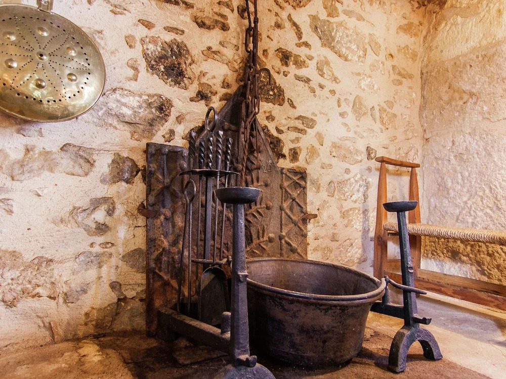 Spacious Farmhouse with private garden in Saint-Cybranet