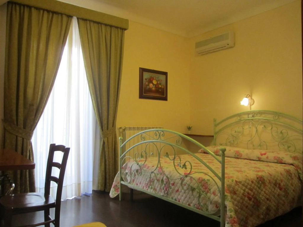 Bed & Breakfast Hostel H24
