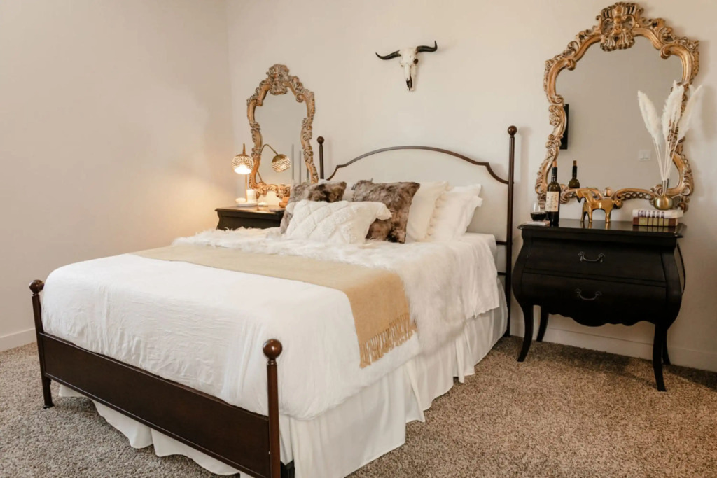 HOLT - Modern, Newly Renovated 2BR in Willits Town Center