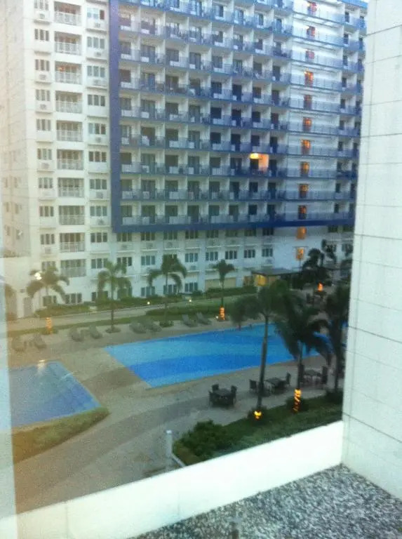 Sea Residences MOA-Eric Apartments