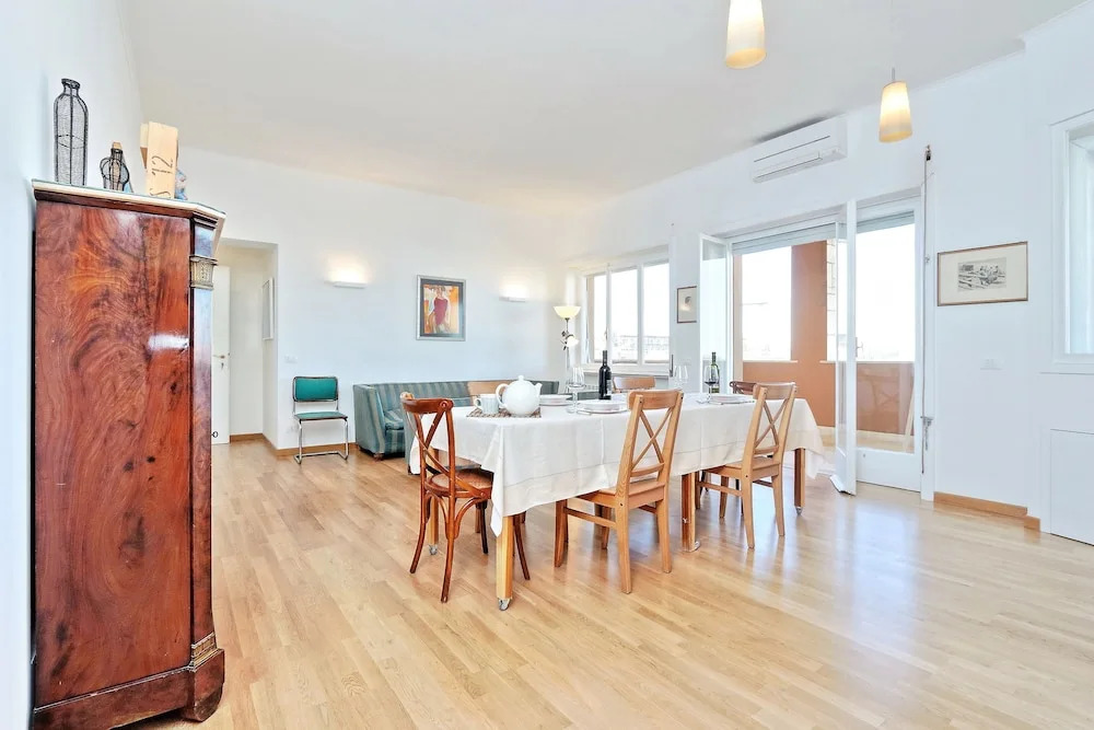 Salaria Apartment