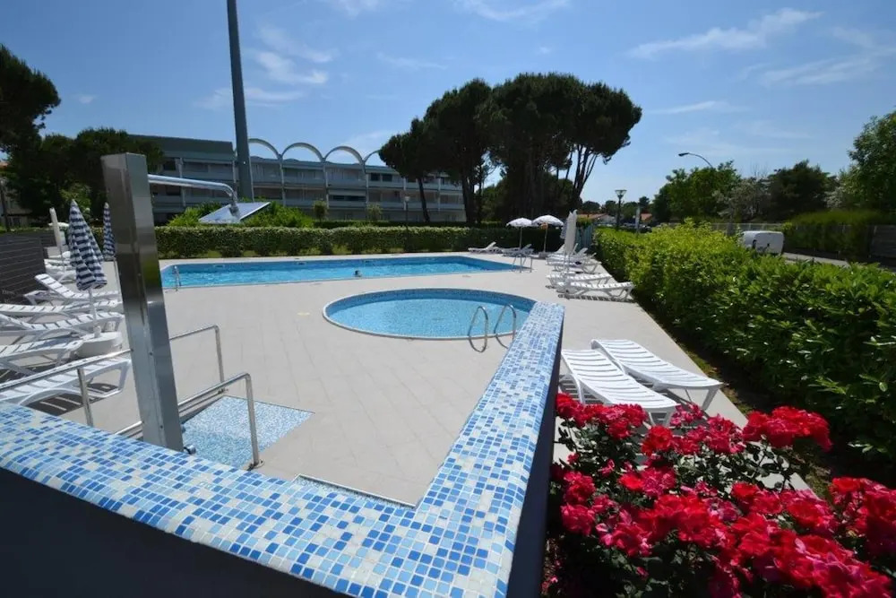 Spacious and Bright Flat With Swimming Pool - Beahost