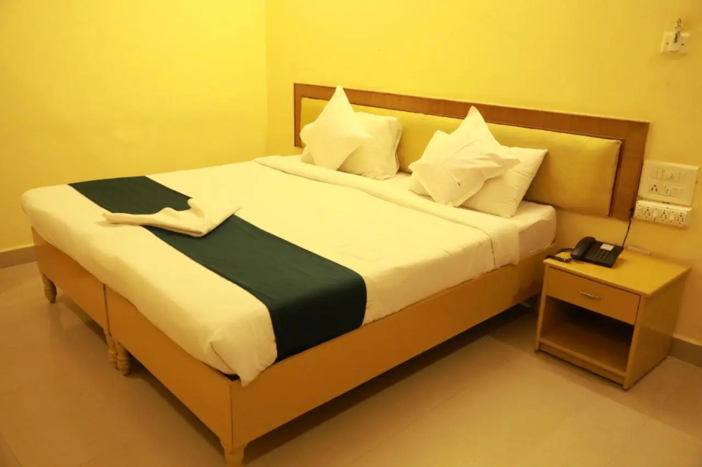 Sravanthy Inn