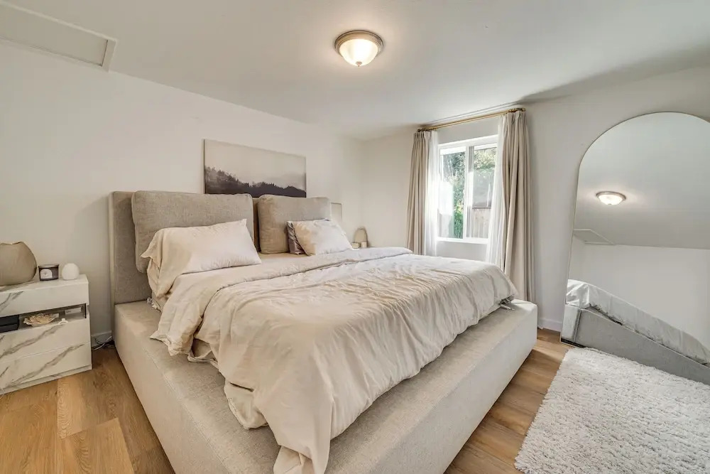 8 Mi to Downtown Seattle: Charming Home w/ Patio