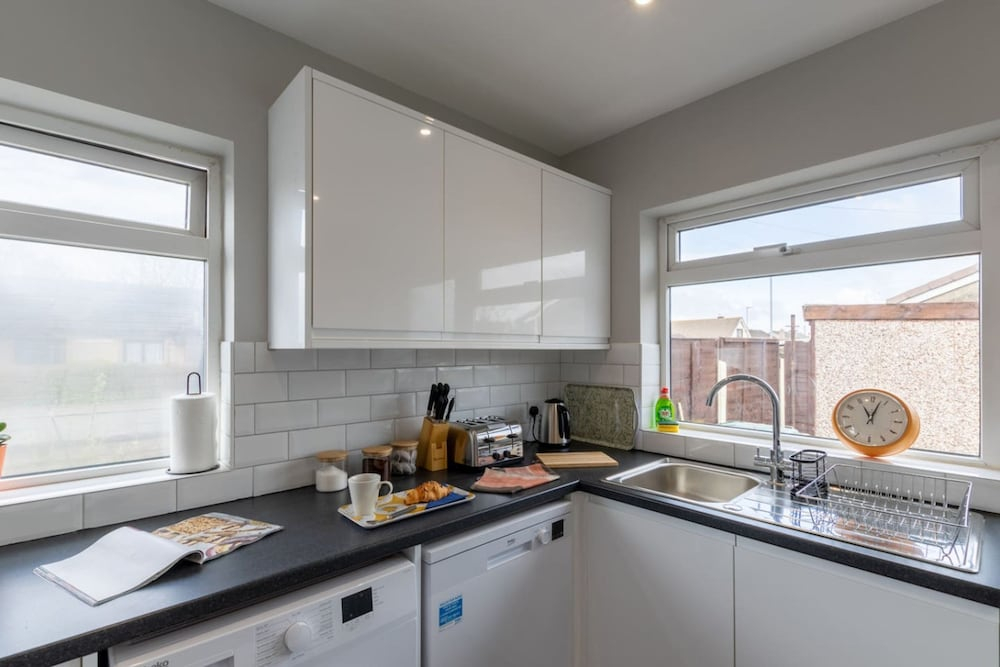 Altham Place Modern Coastal 2BR Bungalow Near Morecambe Bay