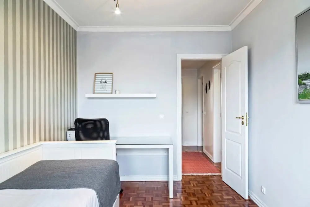 Large Contemporary 3 Bedroom Apartment