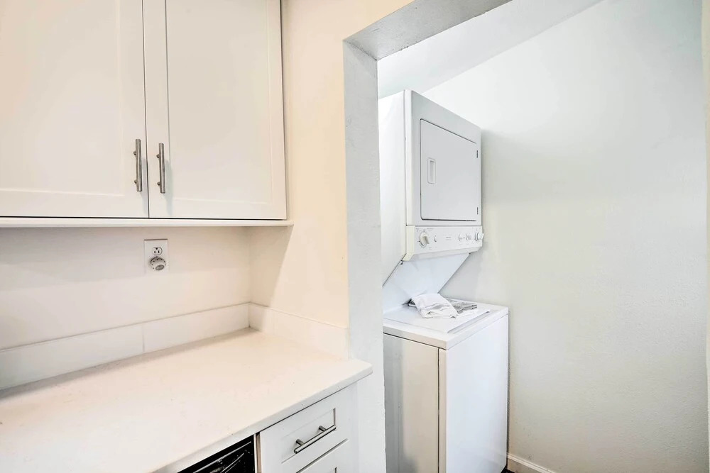 Super Walkable! Historic Home in Dtwn Long Beach