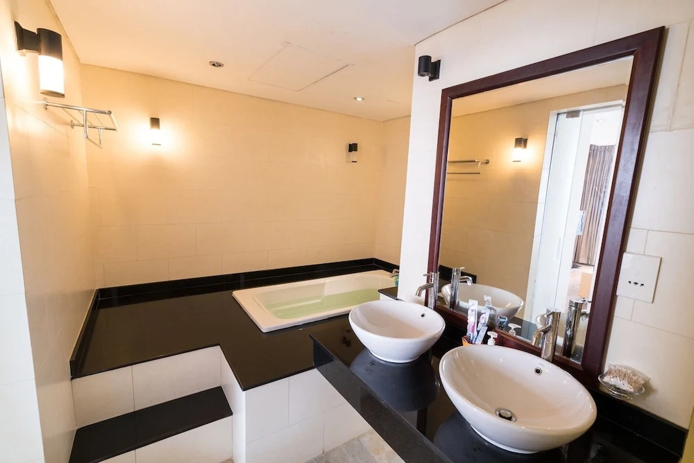 Luxury Penthouse 4BRS City Centre
