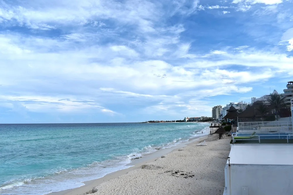 Brisas Beachfront Studios in Hotel Zone