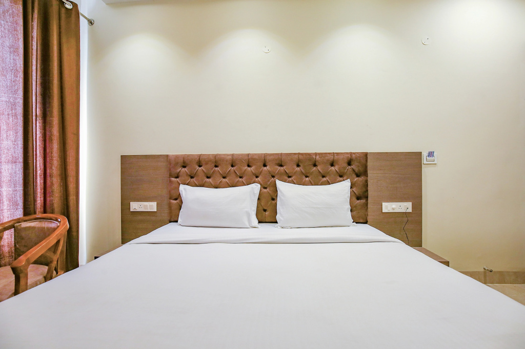Fabhotel Melano