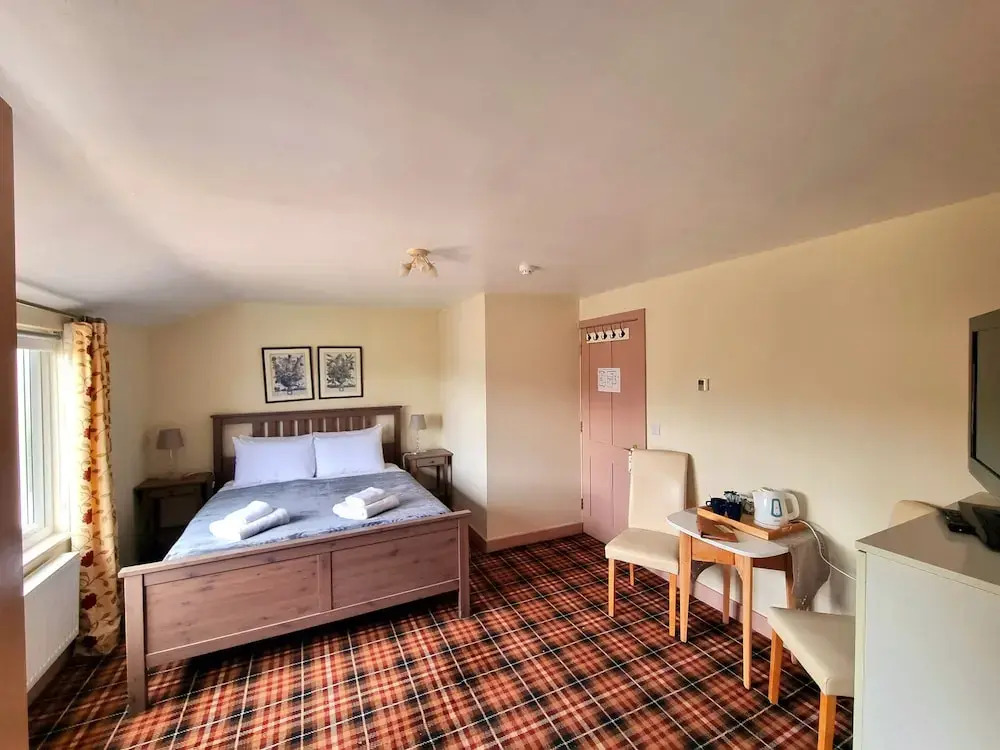 Oak Tree Rooms LTD