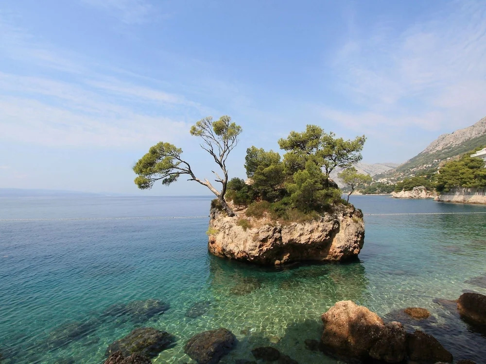 Stylish, Quiet and Beautiful Views Villa With a Pool