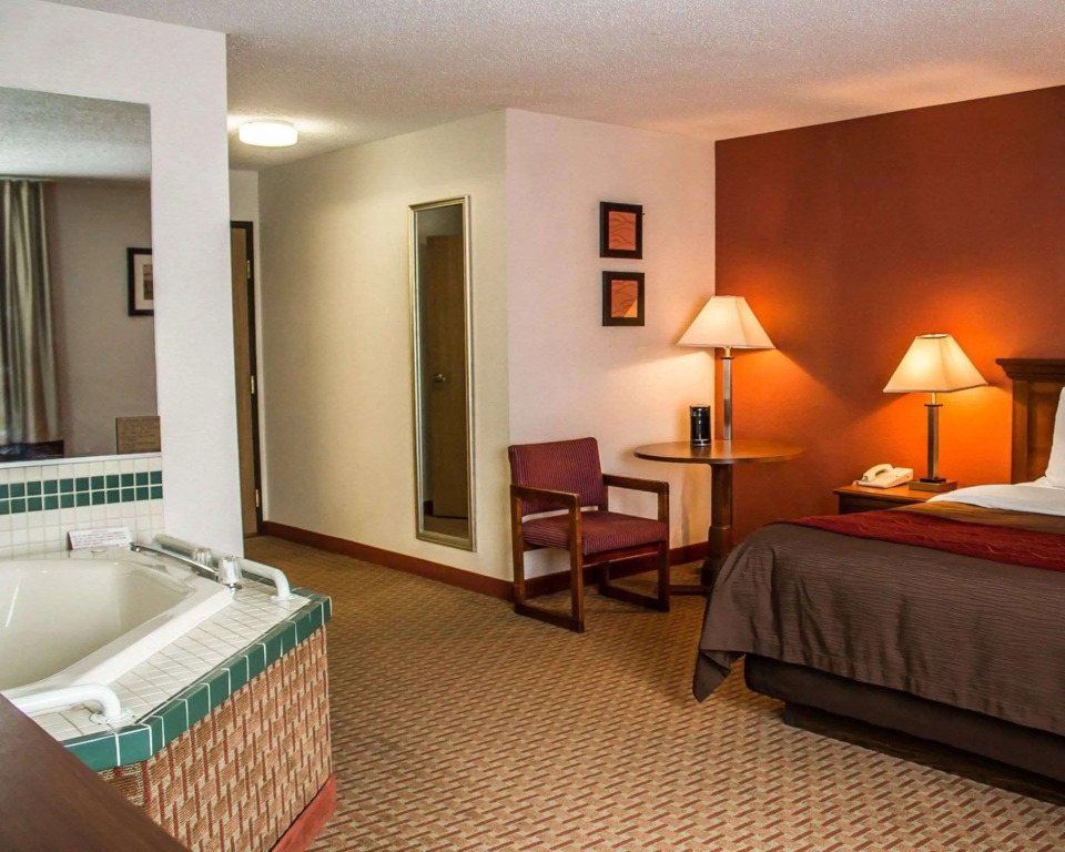 Quality Inn East Liverpool - Calcutta