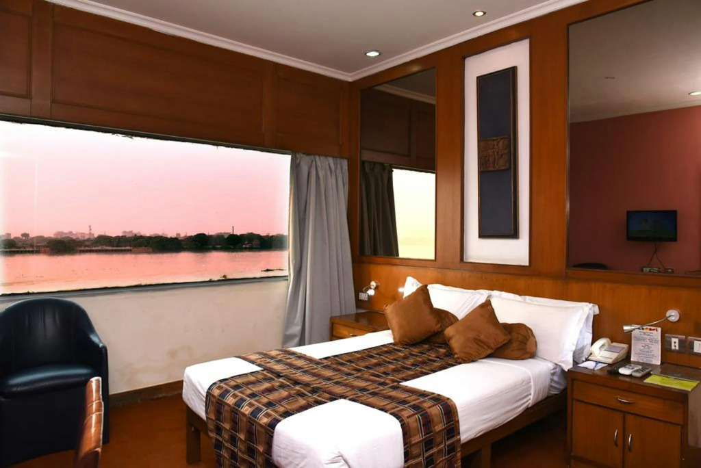 Polo Floatel Kolkata