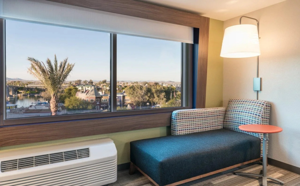 Holiday Inn Express & Suites Lake Havasu - London Bridge by IHG