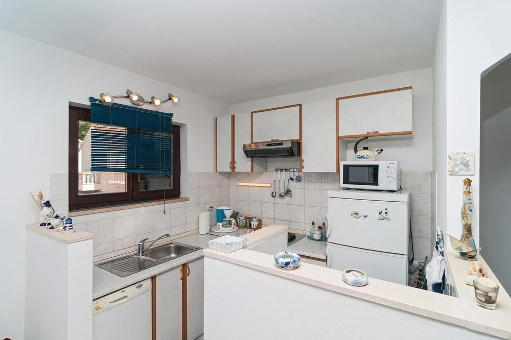 Awesome Apartment in Supetar With 2 Bedrooms and Wifi