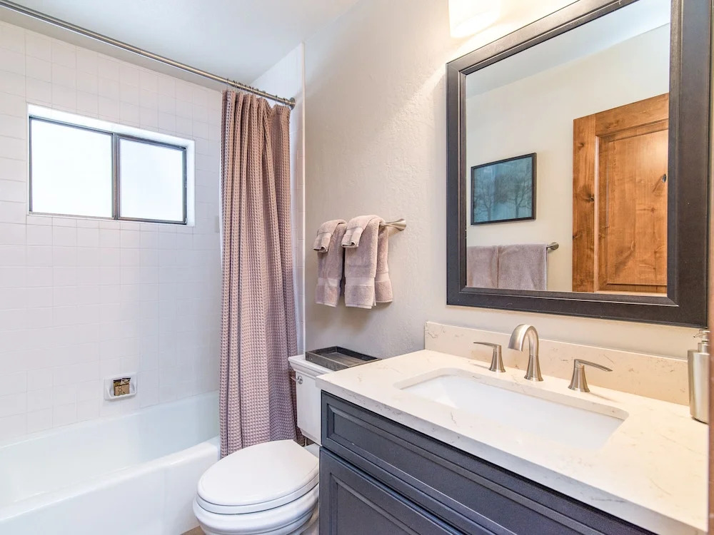 1000 Lakeshore Townhouse Unit 20 3 Bedrooms 2.5 Bathrooms Townhouse