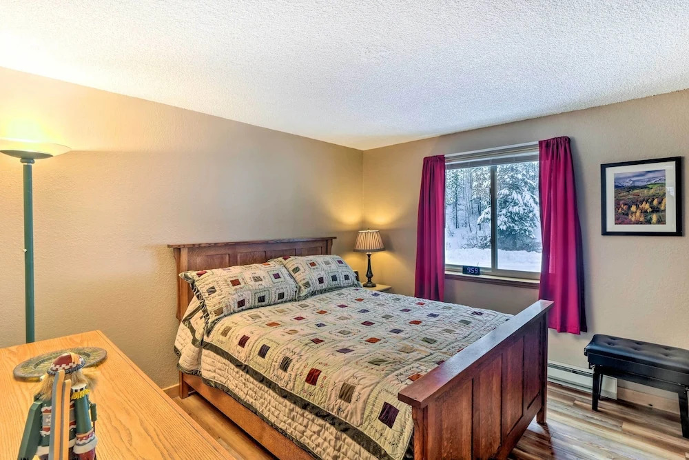 Free Ski Shuttle: Mtn Escape in Breckenridge!