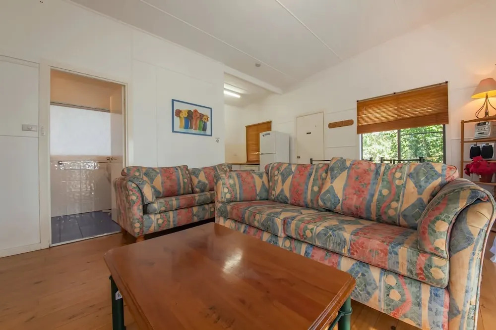 Thurlow Avenue, 48