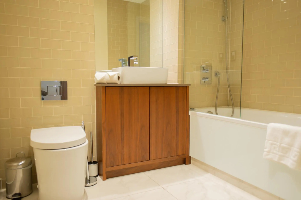 One Bed Apt in Lincoln Plaza, Canary Wharf